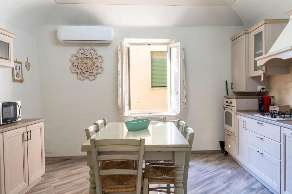 Casa Vacanze L'Angolo Fiorito Беттолле Экстерьер фото