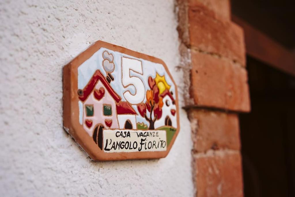 Casa Vacanze L'Angolo Fiorito Беттолле Экстерьер фото